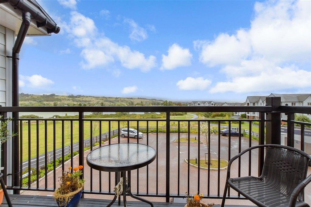 Property photo 2 of 10 Balcony / Terrace