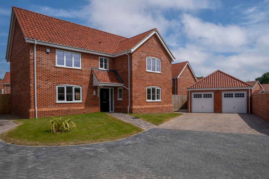 Property photo 1 of 17 External