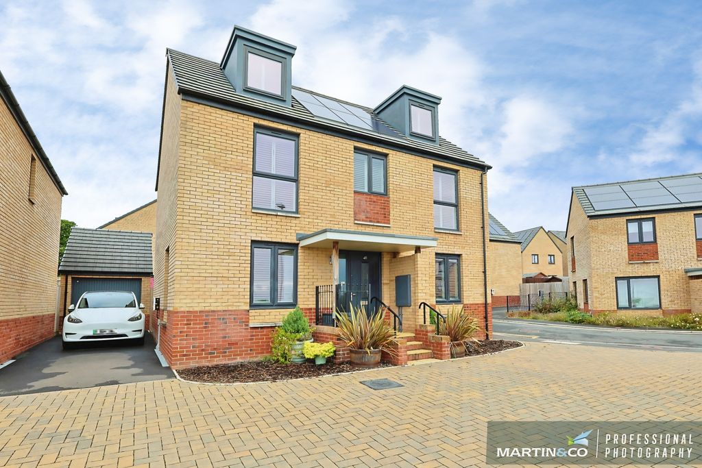 Property photo 2 of 40