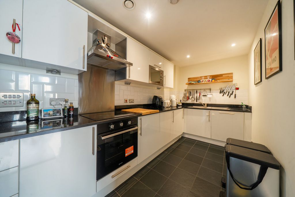 Property photo 3 of 17 Kitchen