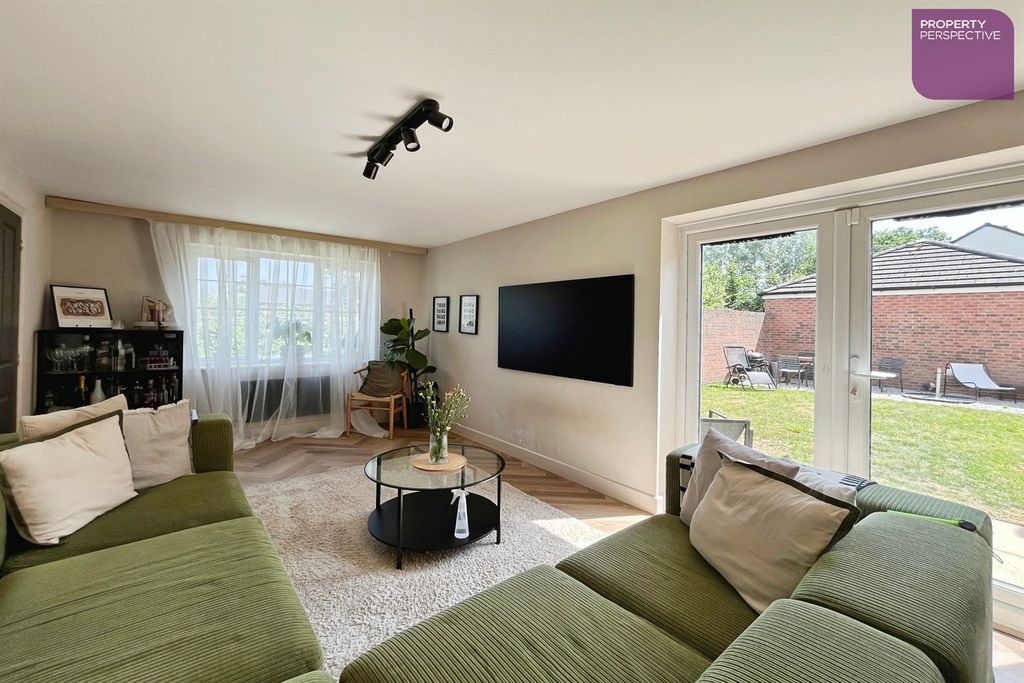 Property photo 2 of 19 Living Room