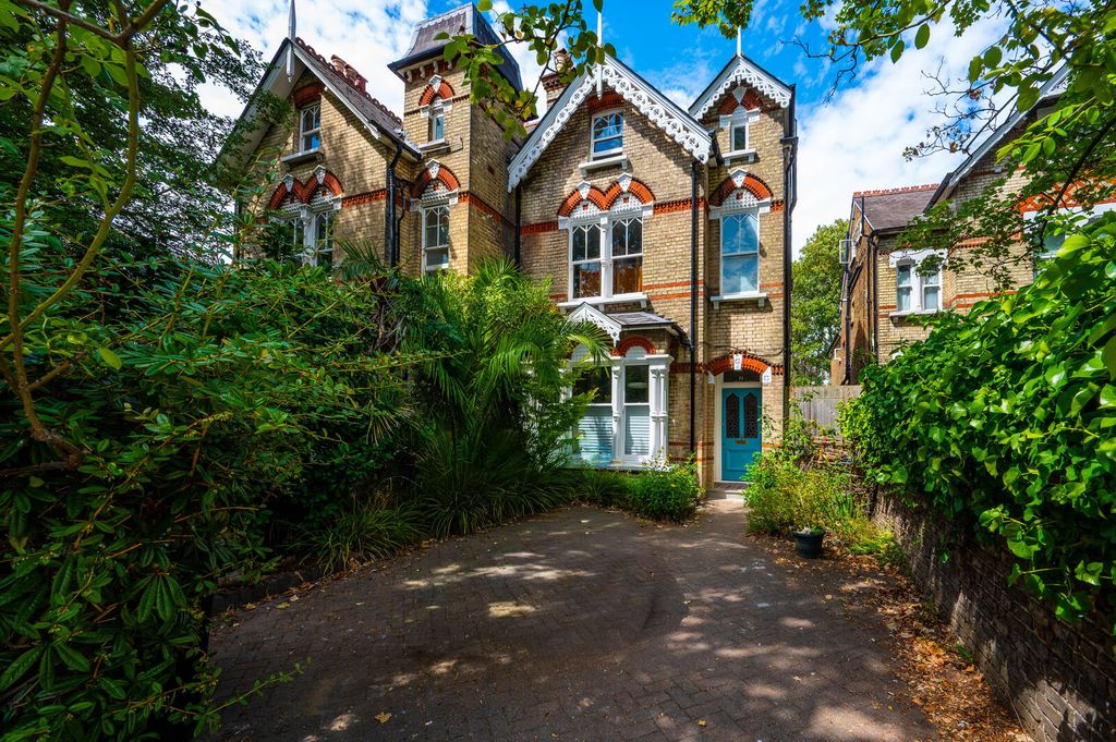 Property photo 1 of 9