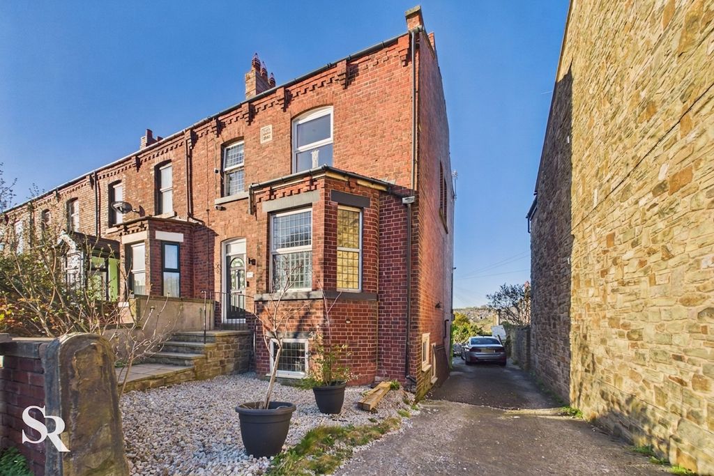 Property photo 1 of 32