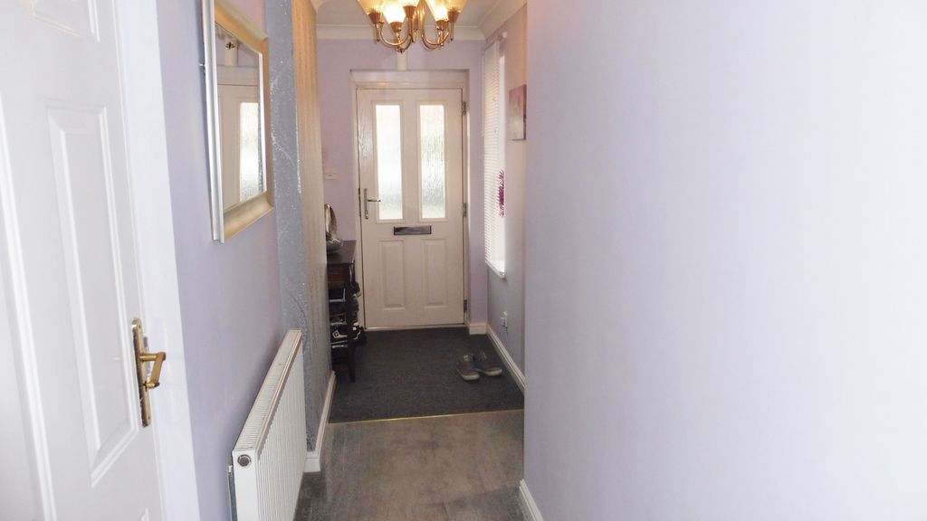 Property photo 2 of 27 Entrance Hall