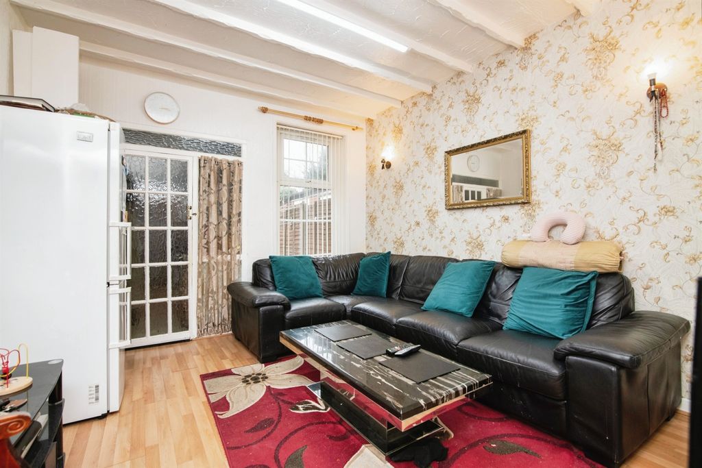 Property photo 3 of 17