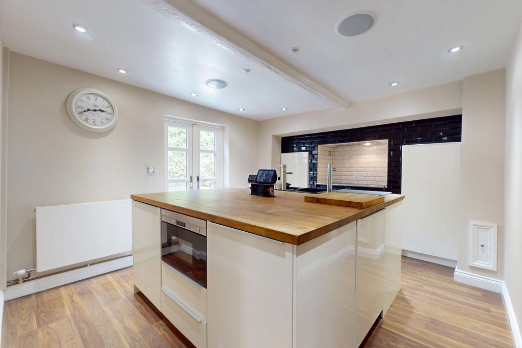 Property photo 3 of 31 5102755