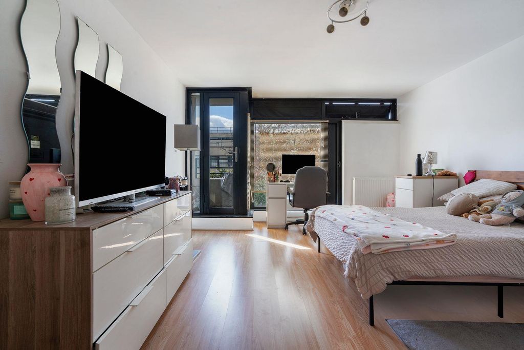 Property photo 2 of 12 Studio Room