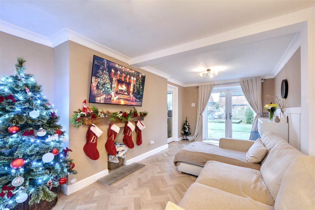 Property photo 2 of 14 Lounge (4).Jpeg