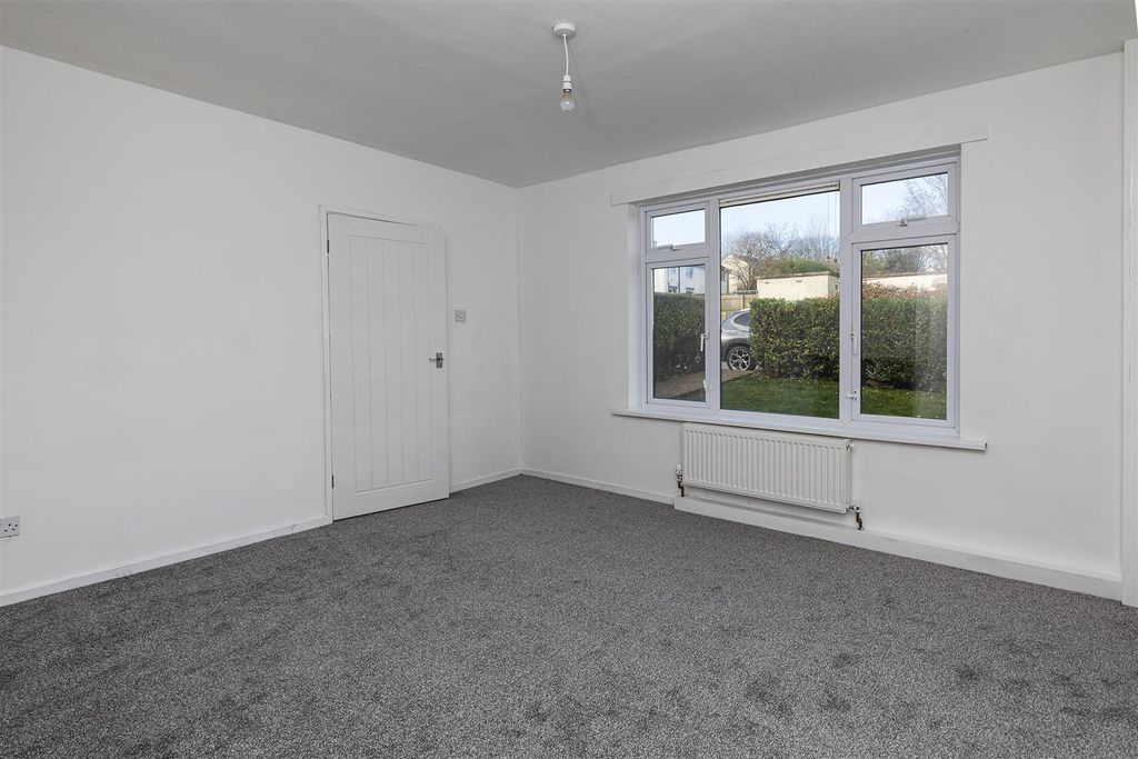 Property photo 3 of 28 Living Room