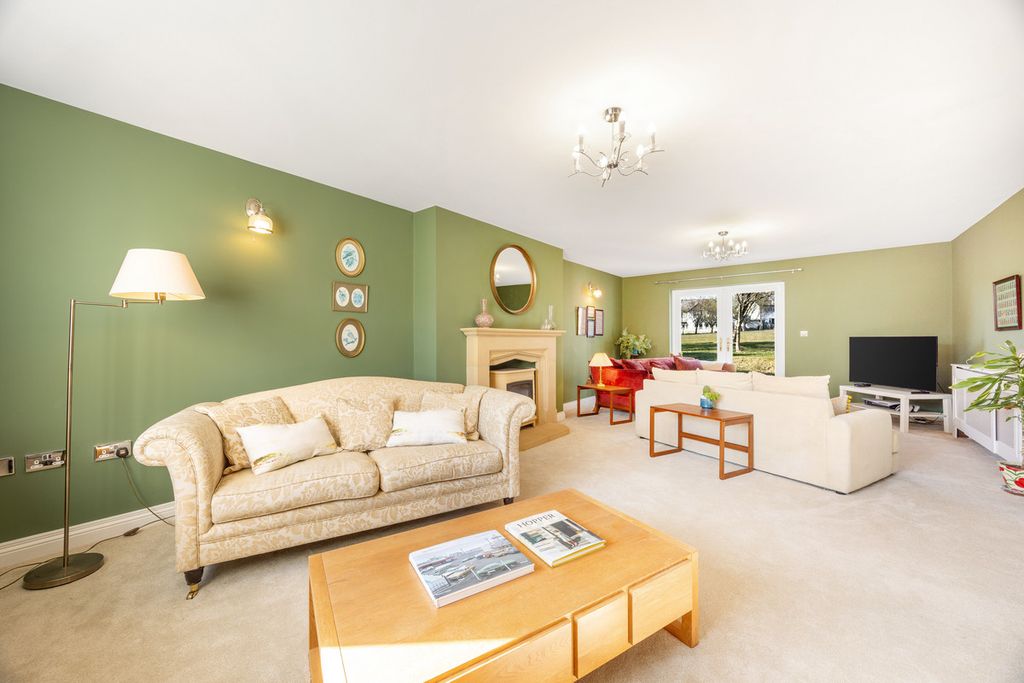 Property photo 3 of 33