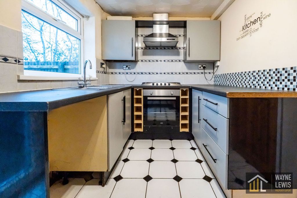 Property photo 2 of 23