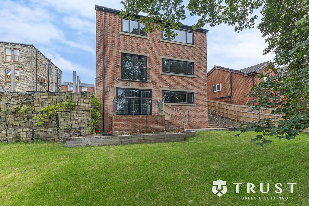 Property photo 1 of 50