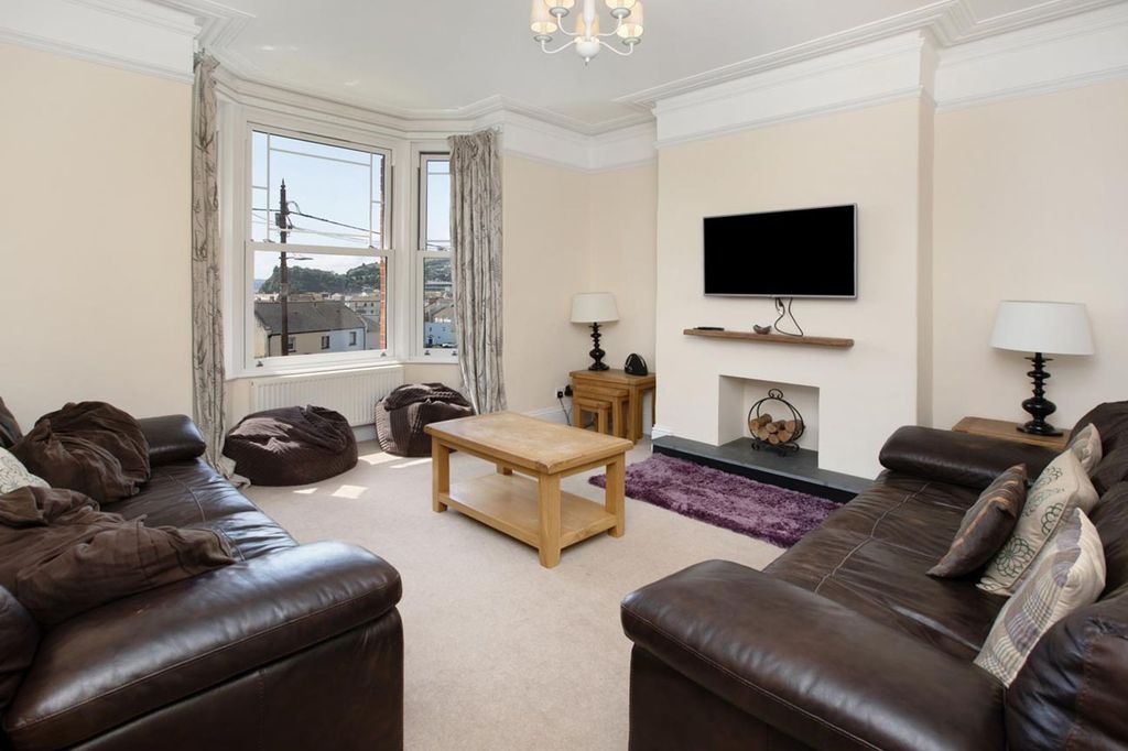 Property photo 3 of 23