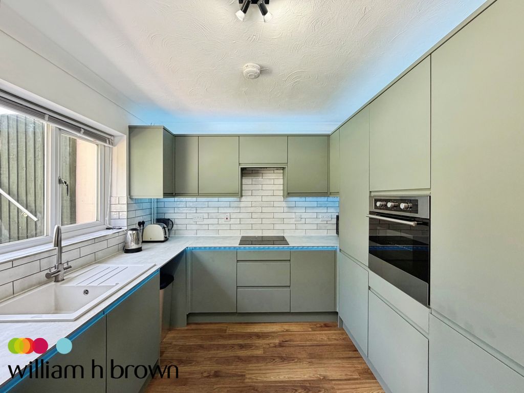 Property photo 2 of 20 Kitchen