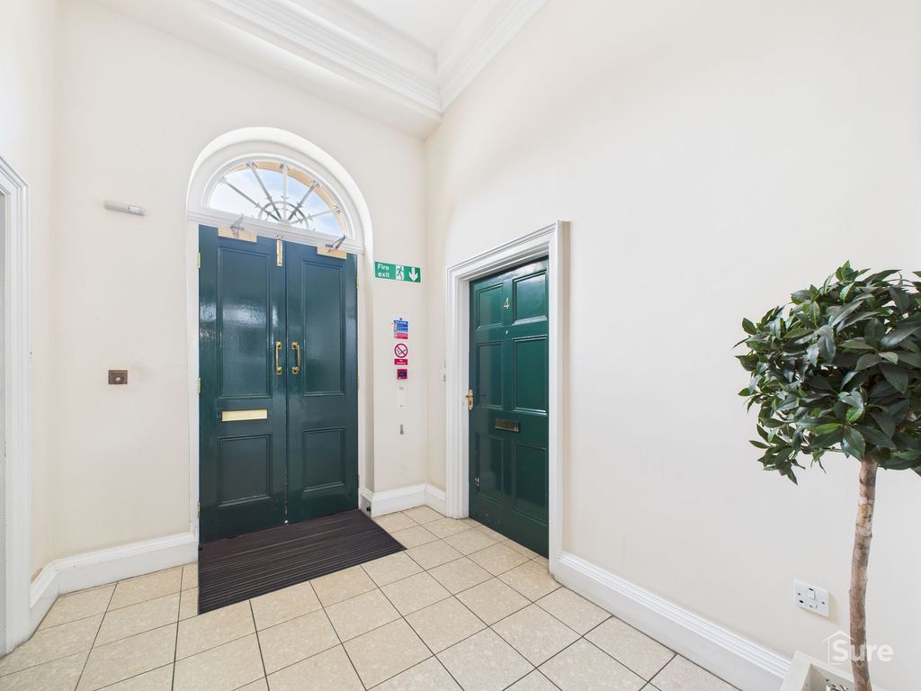 Property photo 3 of 12 Main Entrance Hall