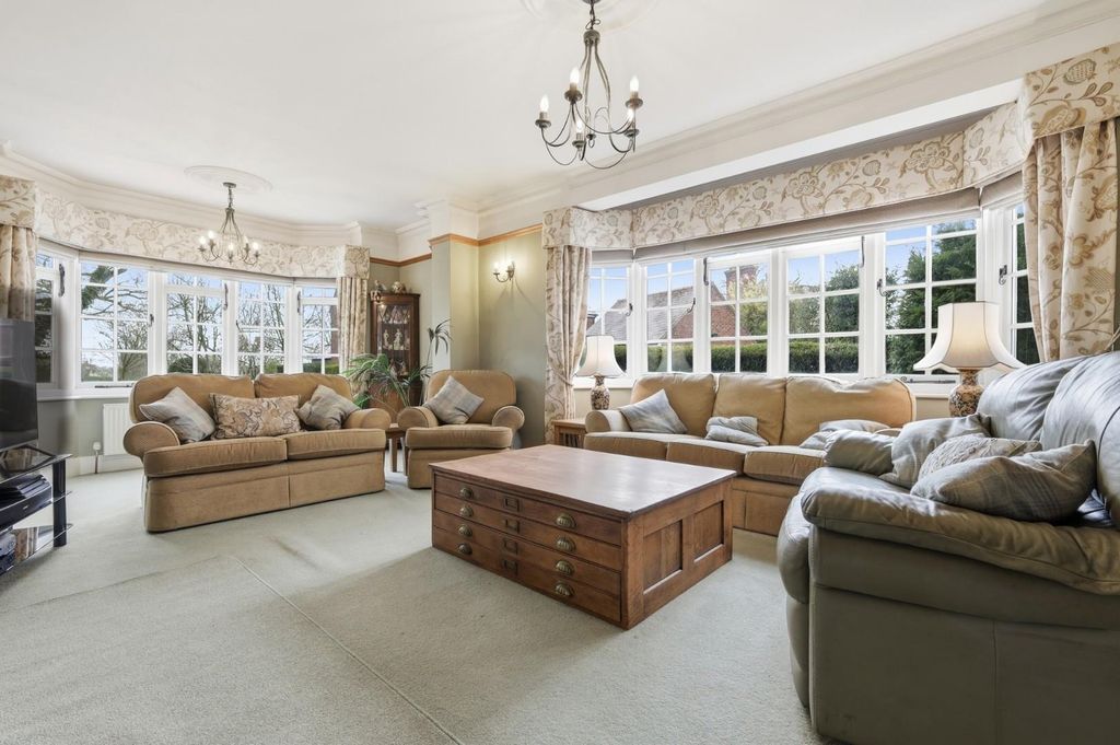 Property photo 2 of 31 Living Room