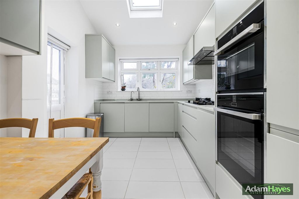 Property photo 3 of 18 27_69462_Watermarked.Jpg