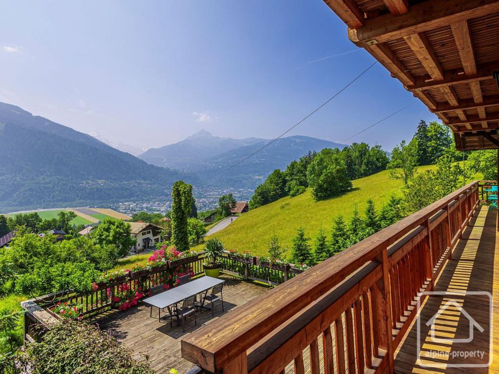 Property photo 2 of 40