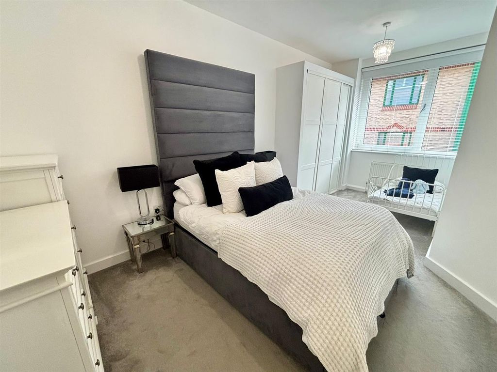 Property photo 3 of 14 Bedroom