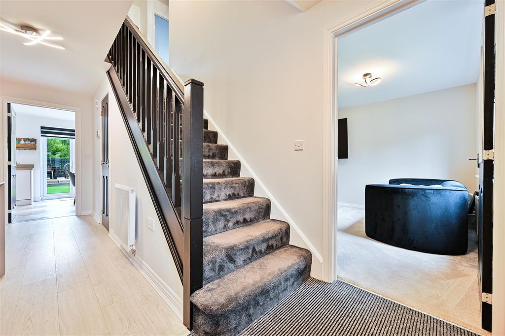 Property photo 2 of 34
