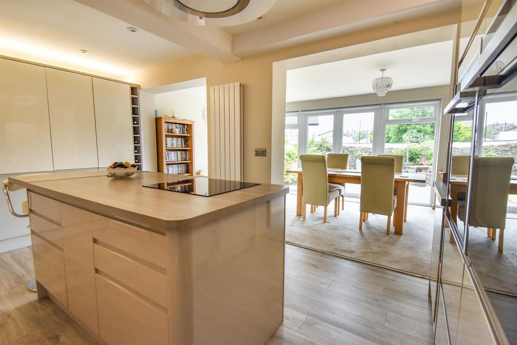 Property photo 3 of 28 Kitchen Diner