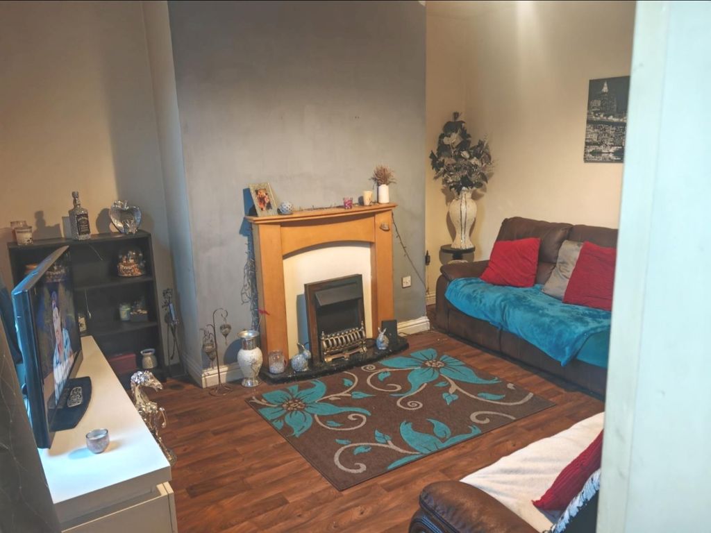 Property photo 3 of 21 Lounge