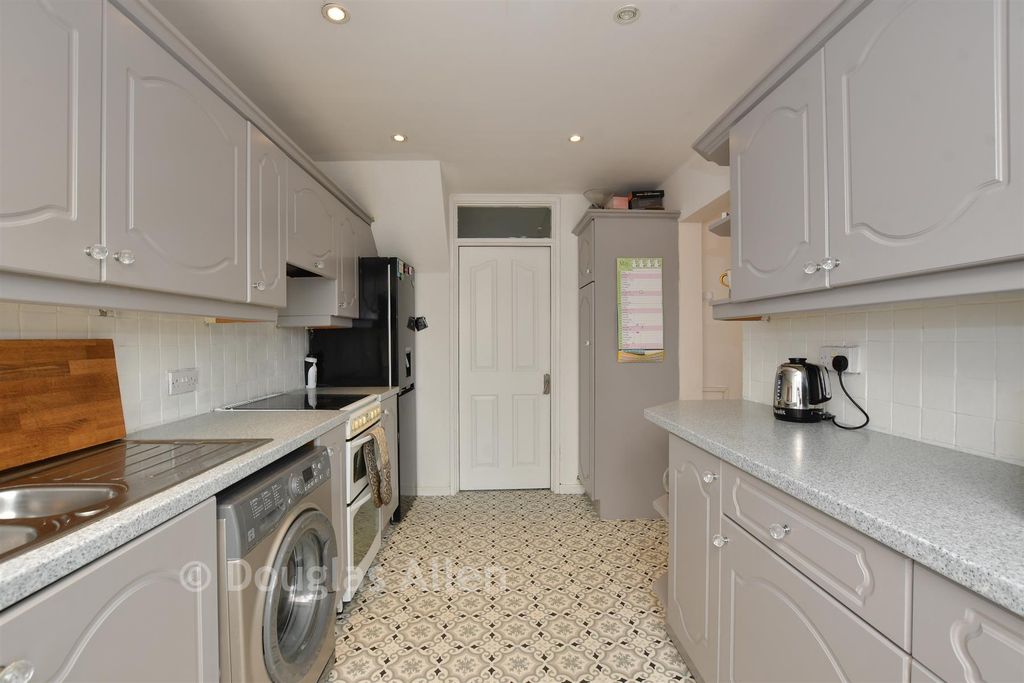 Property photo 3 of 12 Kitchen