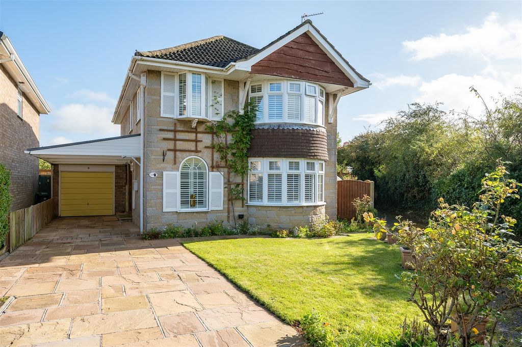 Property photo 1 of 14 External