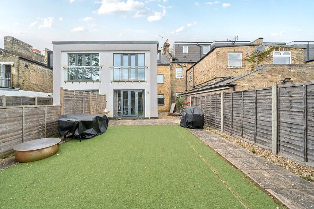 Property photo 2 of 12 Picture No. 15