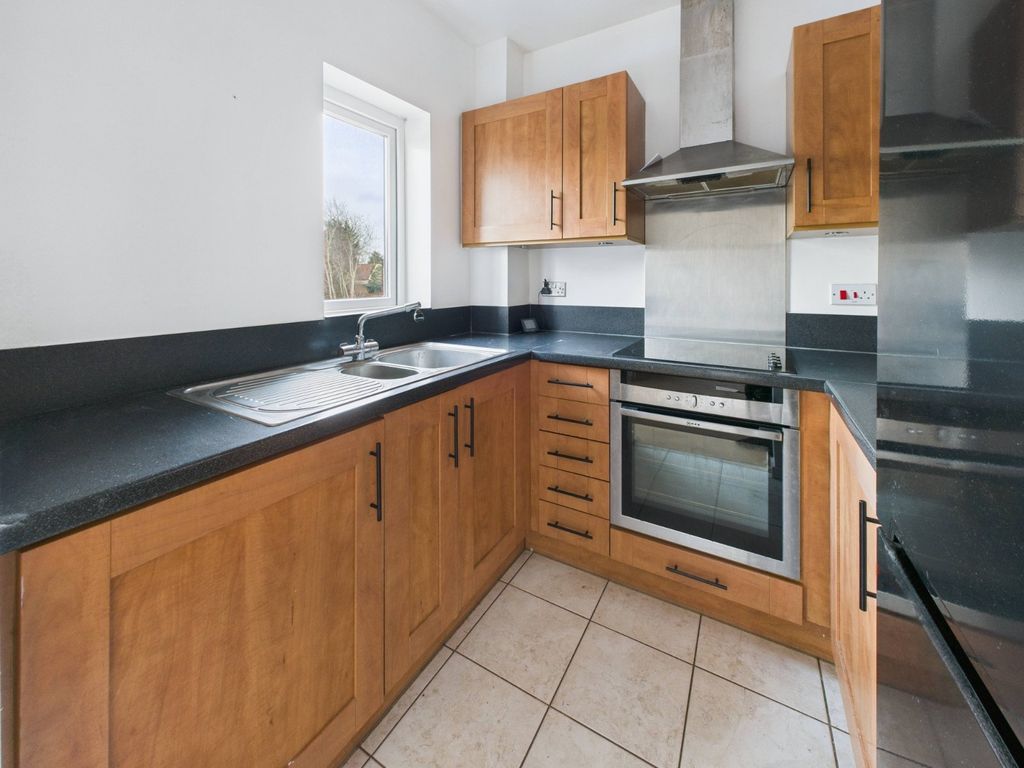 Property photo 3 of 12 Kitchen