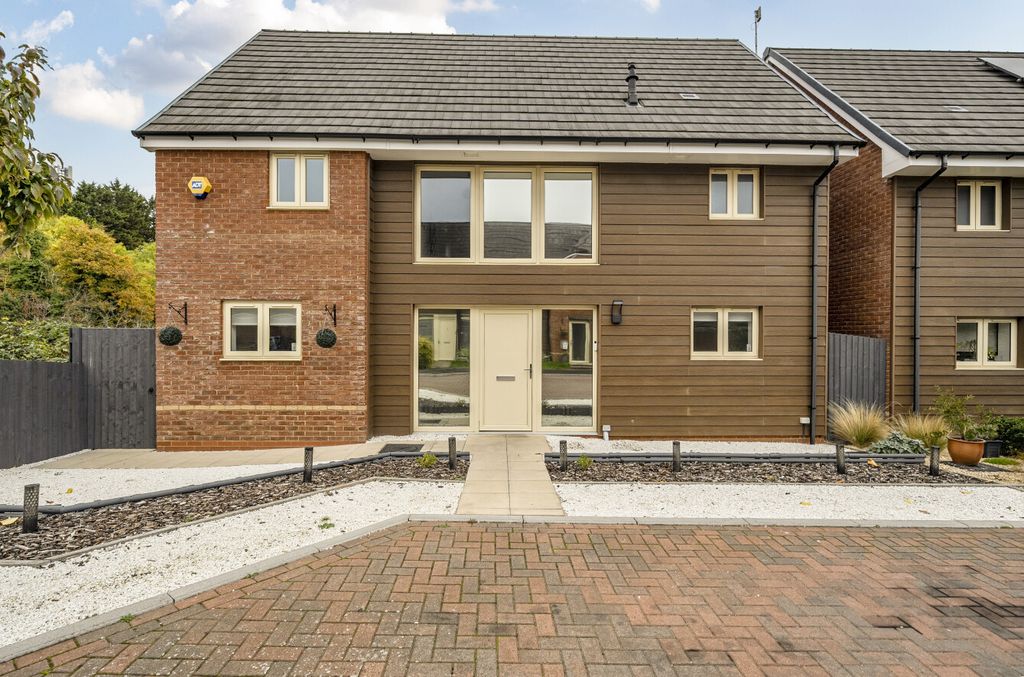 Property photo 1 of 26 1369590168ee2827F055F