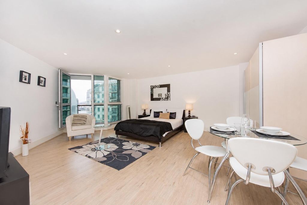 Property photo 2 of 14 Studio