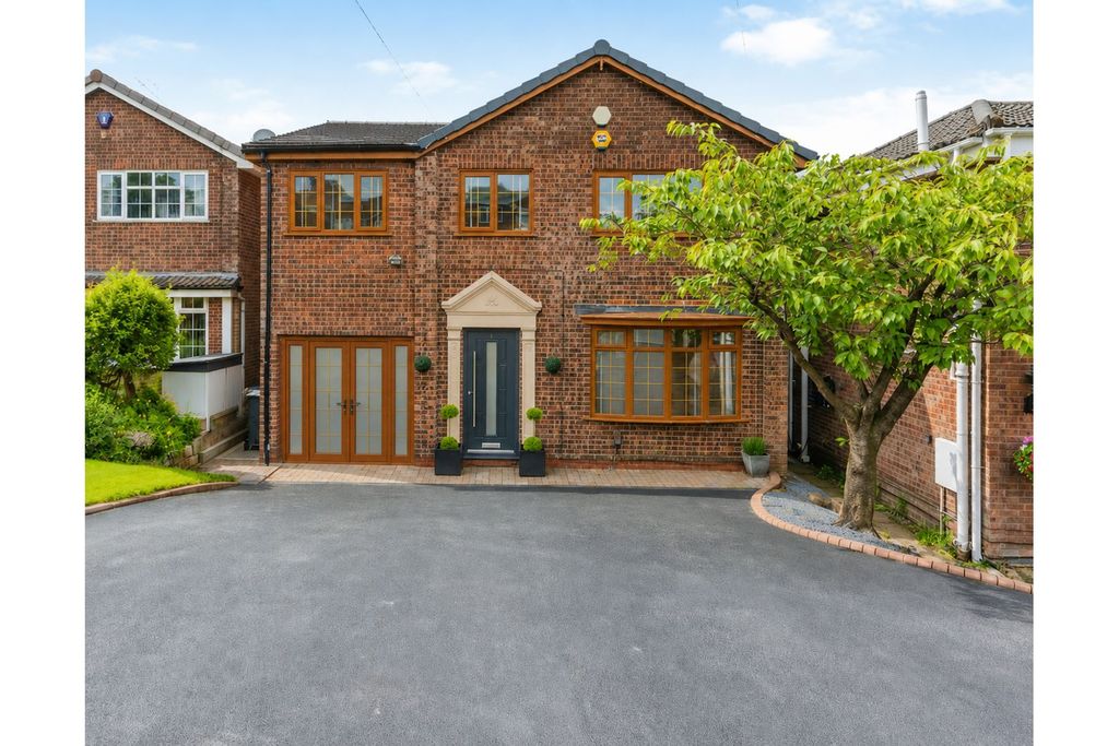 Property photo 2 of 20 Front Garden