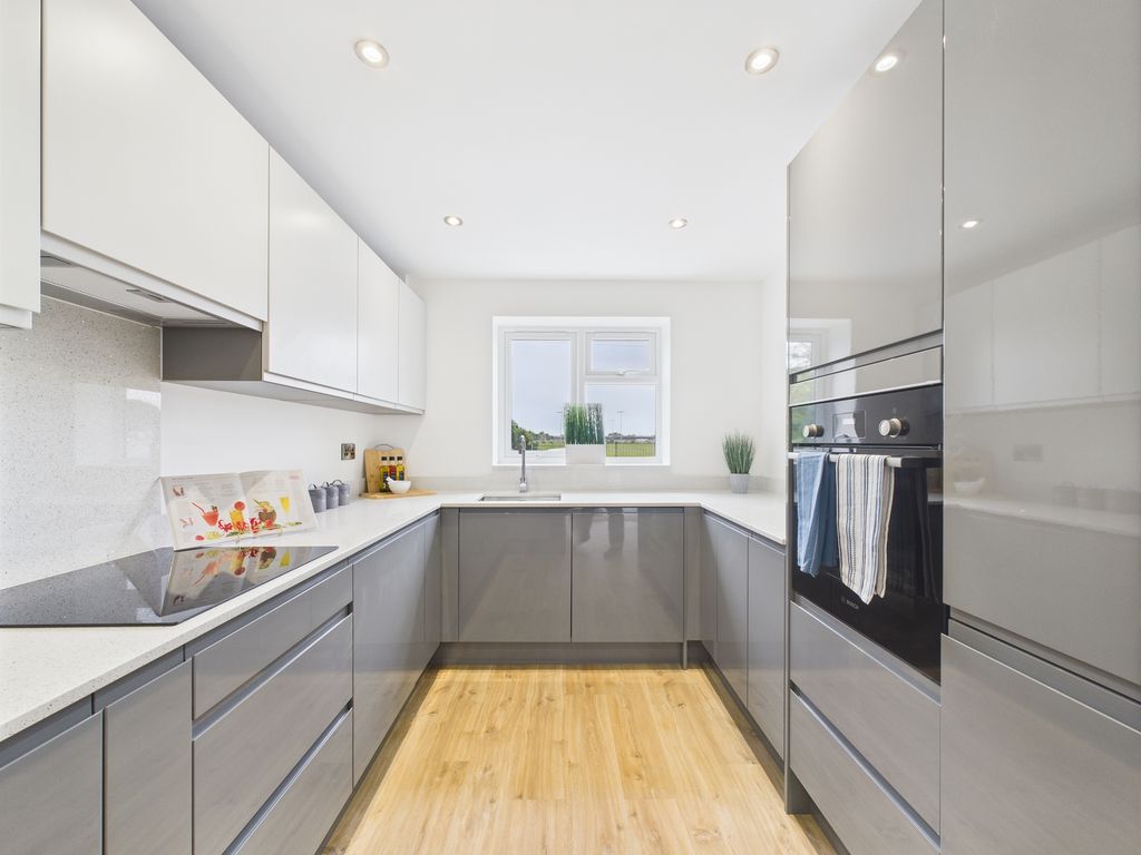 Property photo 2 of 11 Cam03519G0-Pr0314-Still004