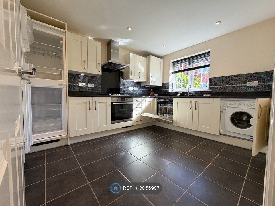 Property photo 2 of 16 Kitchen