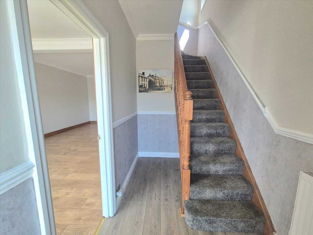 Property photo 3 of 28 Hall
