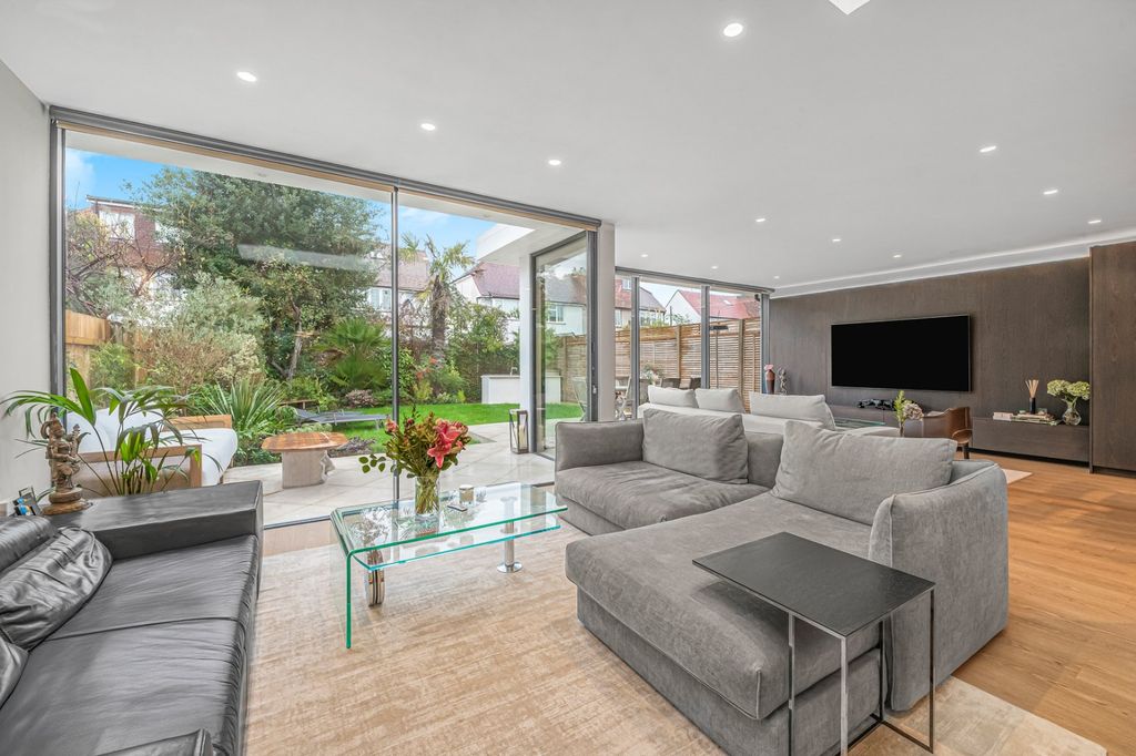 Property photo 3 of 26