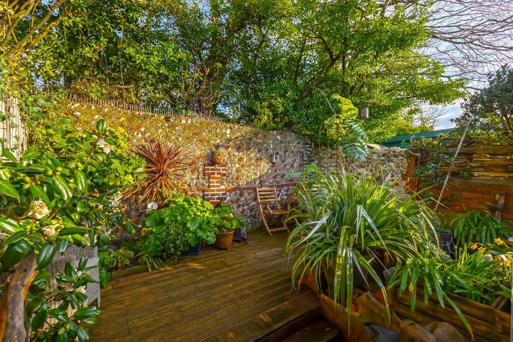 Property photo 2 of 16 Upper North Street.Jpg