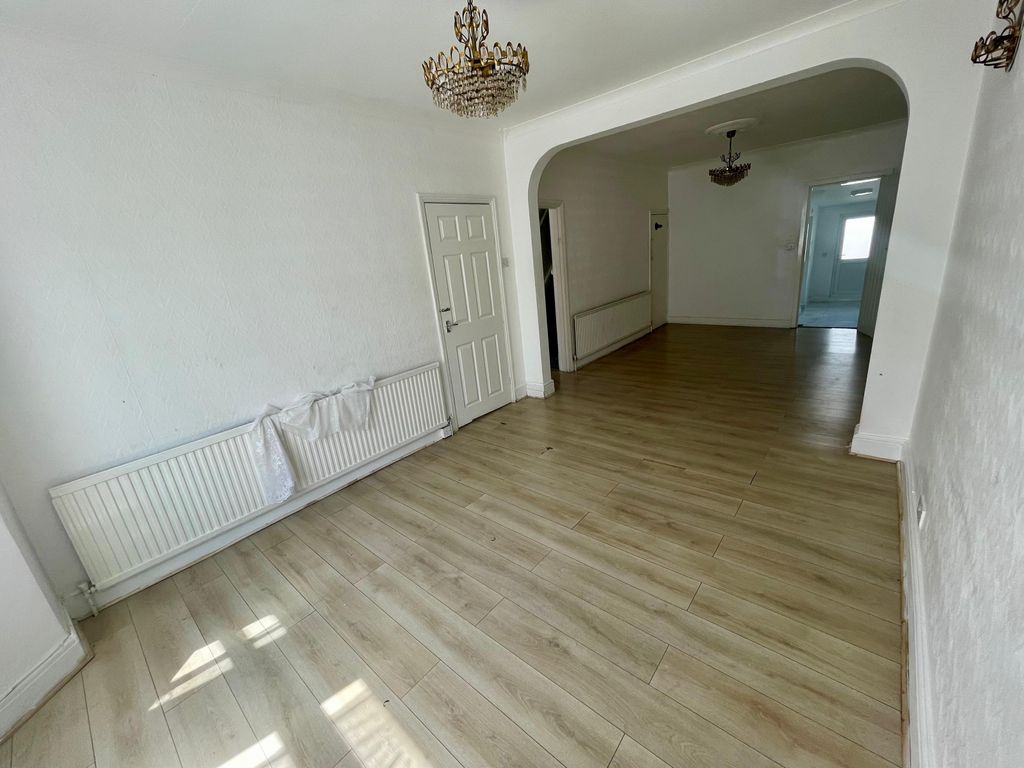 Property photo 2 of 6 Gallery