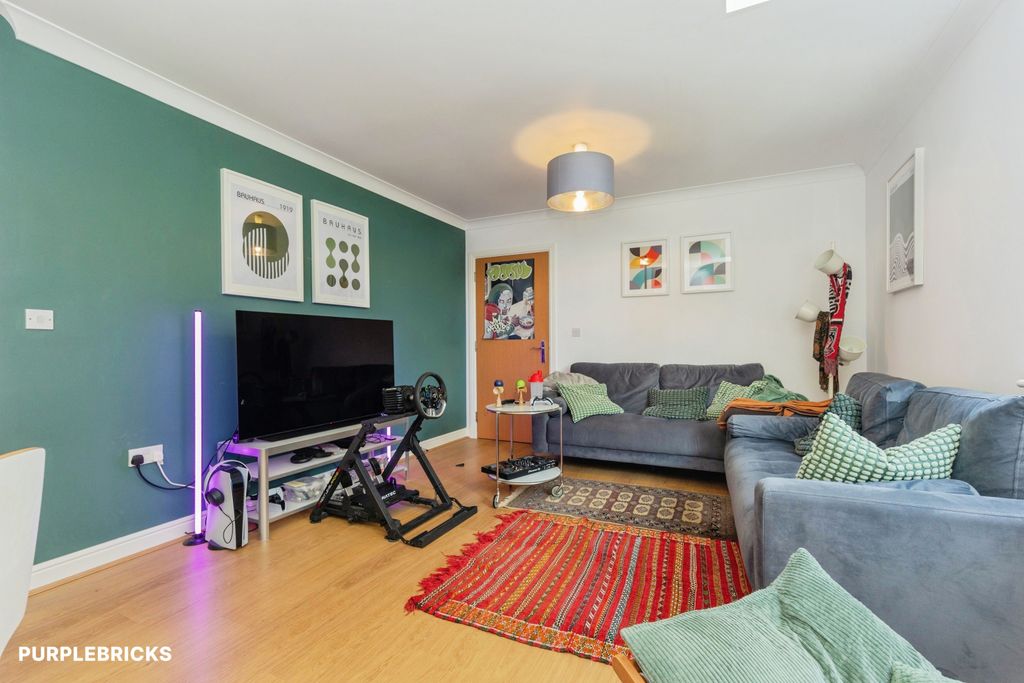 Property photo 2 of 20