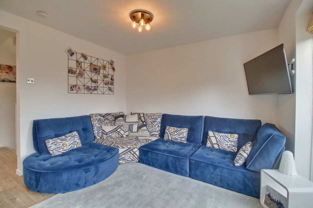 Property photo 2 of 22 Picture No. 16