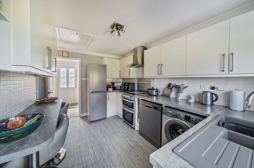 Property photo 2 of 16 Kitchen/Breakfast Rm