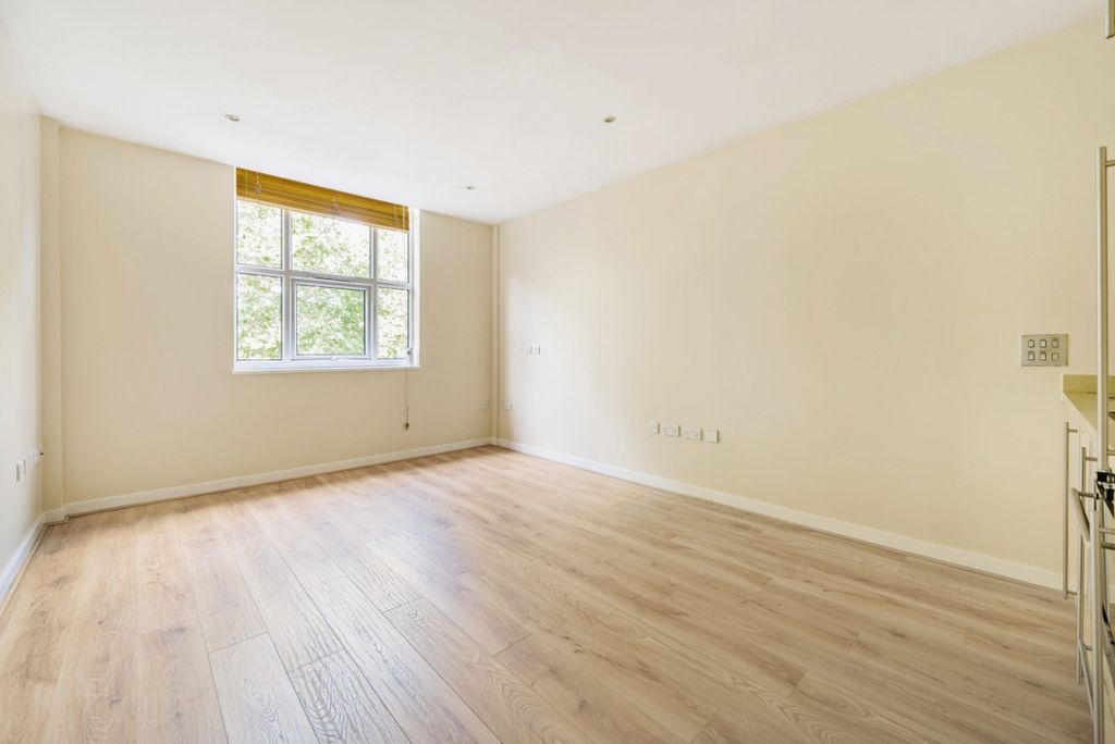 Property photo 1 of 7 Studio