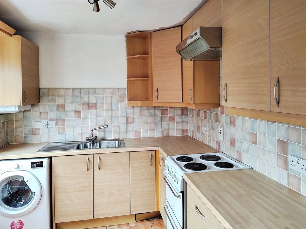 Property photo 2 of 10 Kitchen