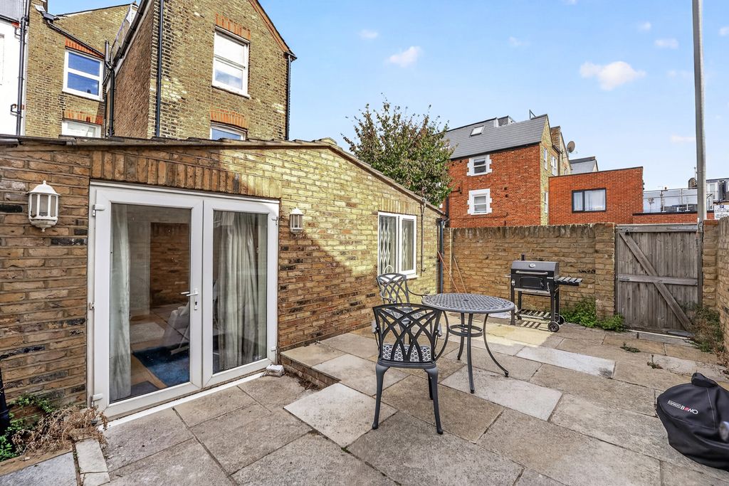 Property photo 1 of 6