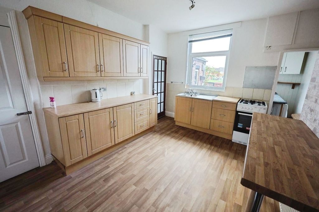 Property photo 3 of 11 Pbox-Img.Jpg