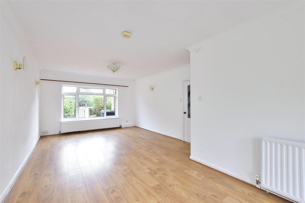 Property photo 3 of 11 Living