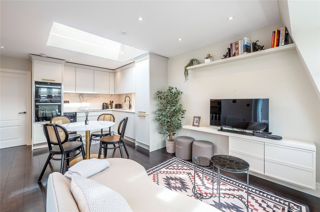 Property photo 2 of 7 Reception/Kitchen