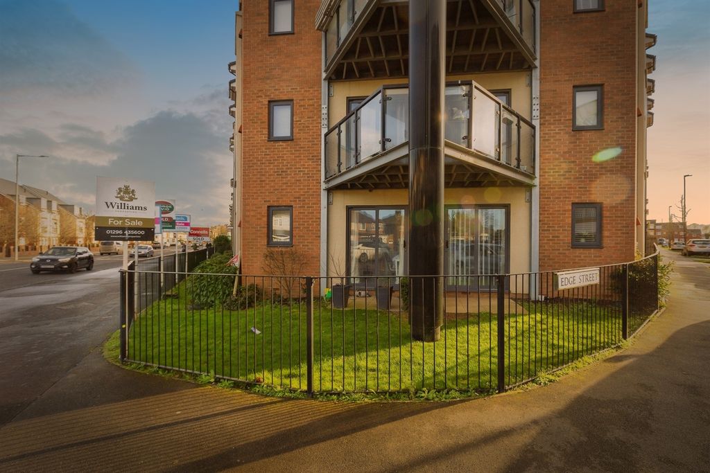 Property photo 1 of 20