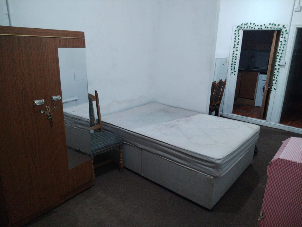 Property photo 3 of 8 Gallery